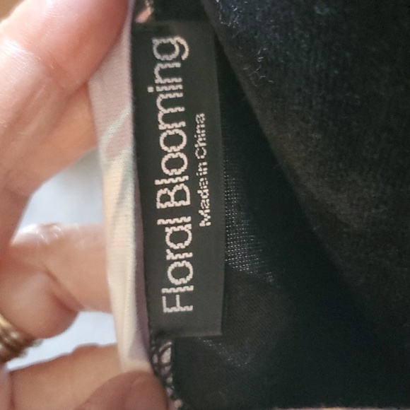 Floral Blooming - Picture 3 of 6